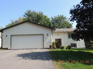 1441 Cardinal Cv, Chaska, MN 55318