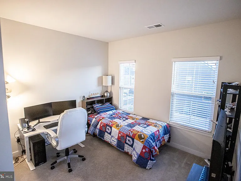 7821 Cove Point Dr — Photo 35