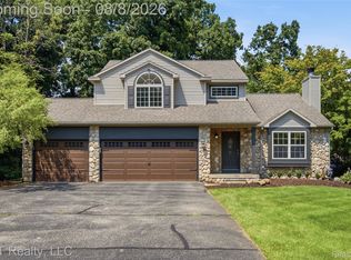 1358 Forest Ponds Dr, Howell, MI 48843