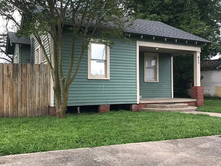 812 General Mouton Ave — Photo 2
