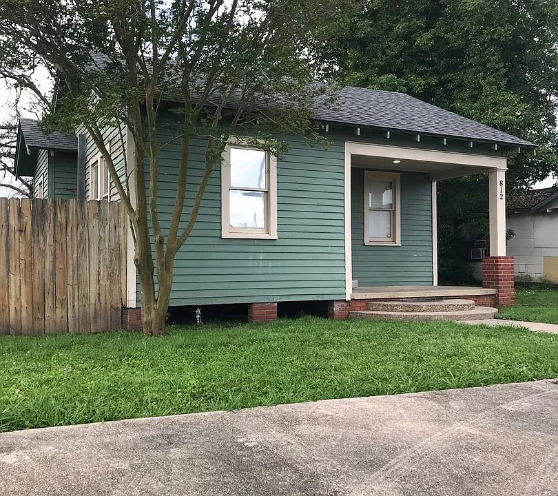 812 General Mouton Ave