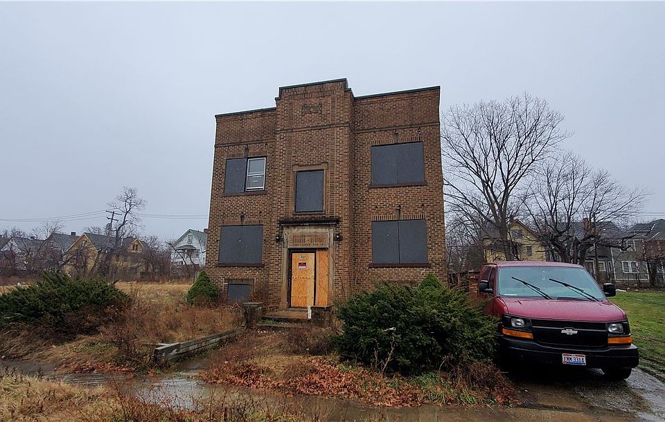 1st image of 1089 E 125th St