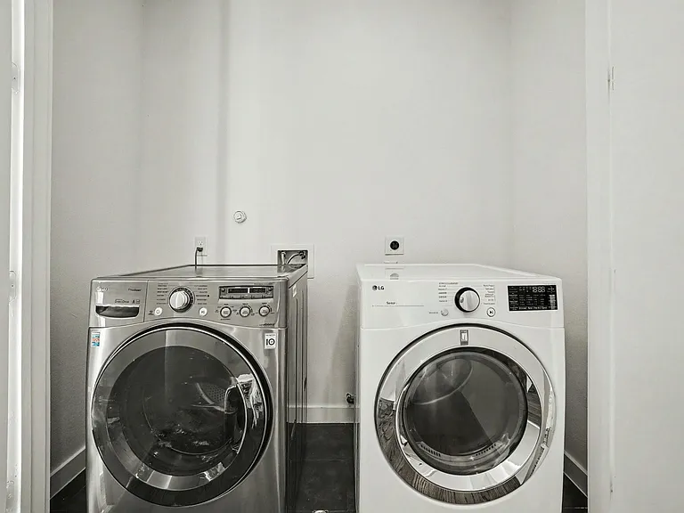 910 W 19th St #B — Photo 20