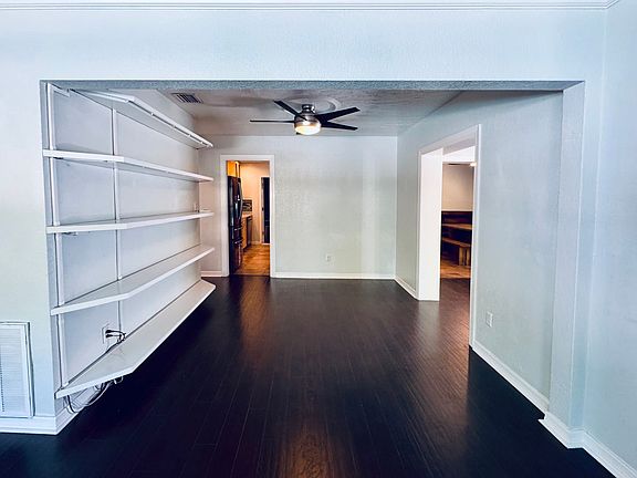 4th image of 4501 Elaine Pl