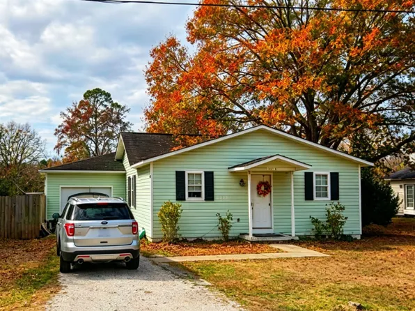 5019 East St, Moss Point, MS 39563