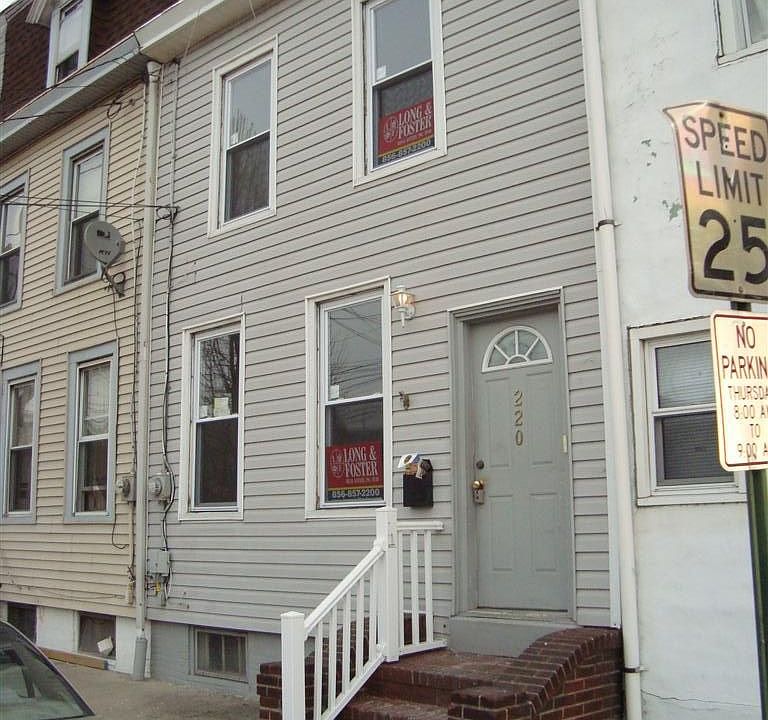 1st image of 220 N King St