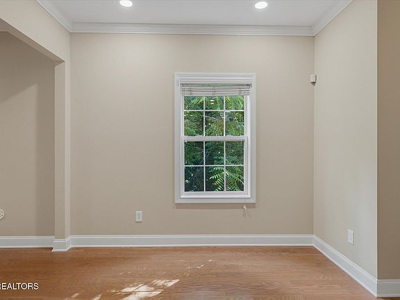 5th image of 8601 Ashbourne Way