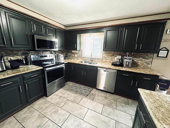 5th image of 104 Clayton Ct