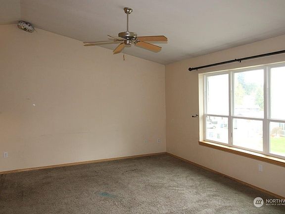 5th image of 11526 199th Avenue Ct E