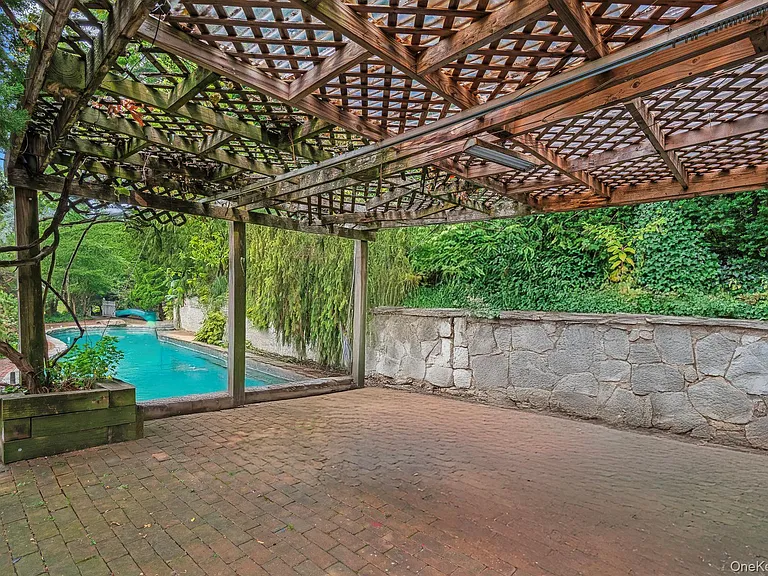 13 Whitney Cir — Photo 36