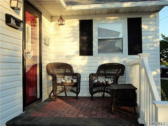 3rd image of 27 Tappan Ave