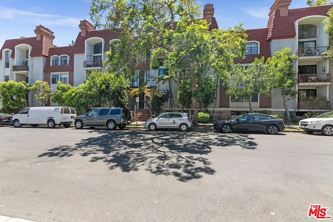 2 bed, 2.5 bath, 1600 sqft, $4,495 — Photo 1