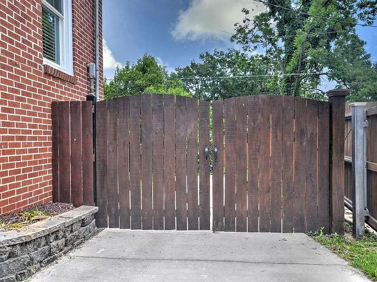 1122 Benton St — Photo 27