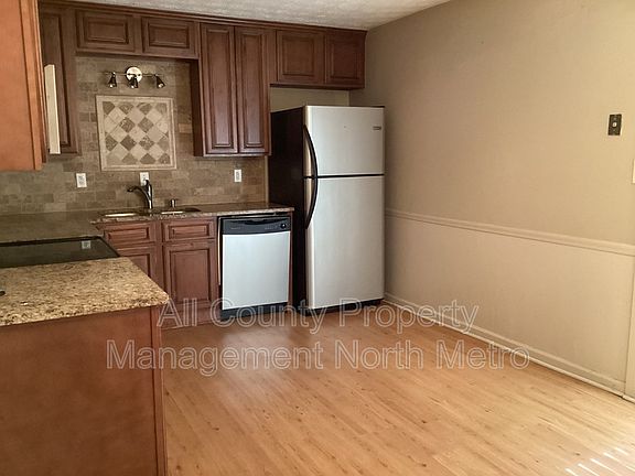 4th image of 3046 Bruckner Blvd