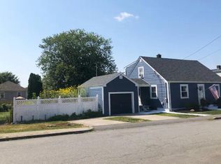 15 Doran Ave, Bristol, RI 02809