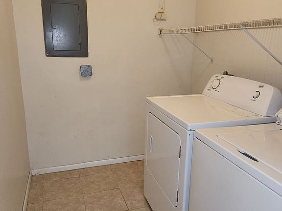 2nd image of 627 Crows Nest Ct