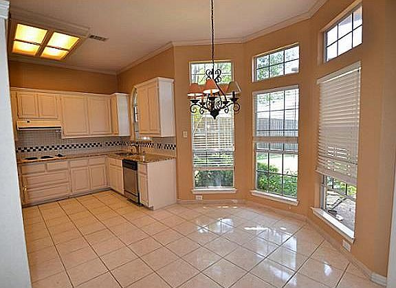 2nd image of 3208 Ipswich Dr