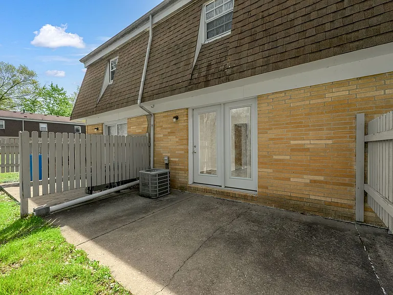 Kingswood Townhouses — Photo 20