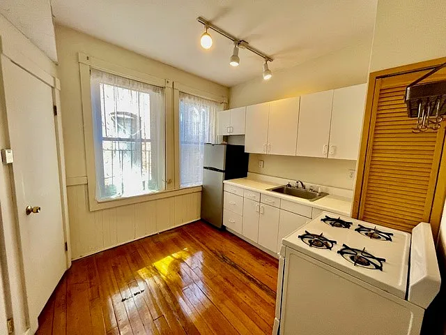 Studio, 9999 sqft, $2,450 — Photo 3