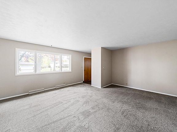 3rd image of 18190 Amberly Ln