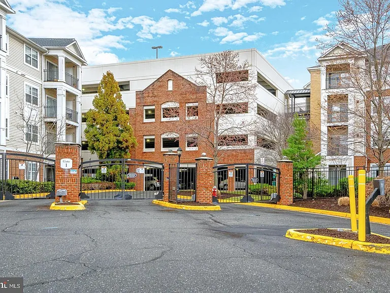 12925 Centre Park Cir #405 — Photo 3