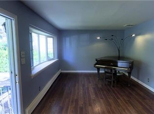 23 2nd St, New Hyde Park, NY 11040