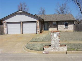 809 SE 12th St, Moore, OK 73160