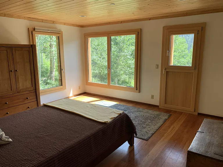 MAIN LEVEL BEDROOM 1 MASTER
LOOKING OUU AT BRIGHTON SKI RESORT MT MILLICENT