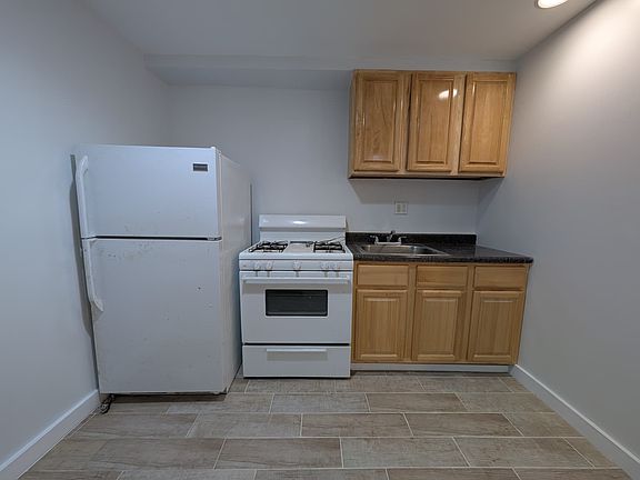 3rd image of 478 Midwood St #1