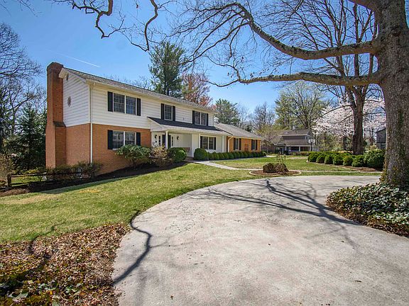 2nd image of 2803 Heritage Ln