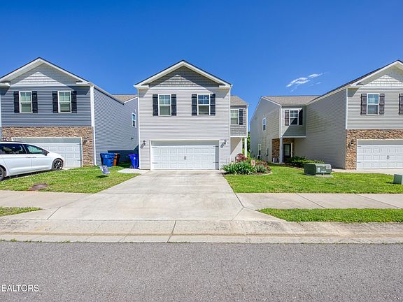 2nd image of 162 Harbour Pointe Ln