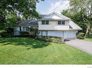 24 Nob Ct, New Rochelle, NY 10804