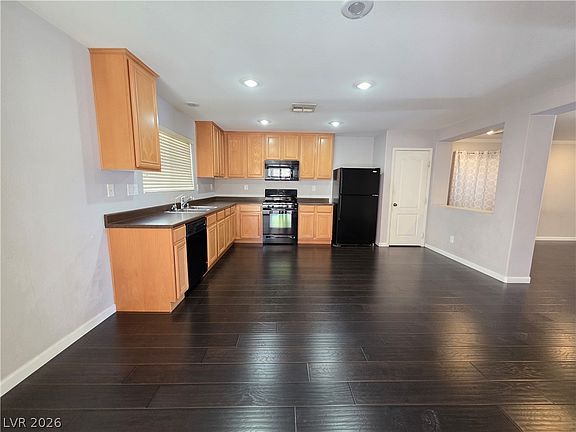 4th image of 80 Lockheed Ave