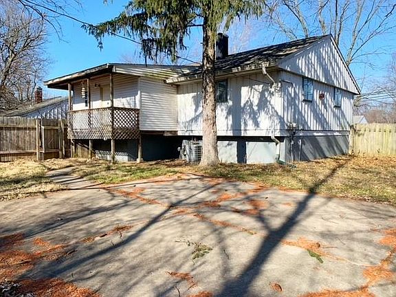 3rd image of 8417 E 42nd St