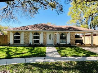 8000 Edgelake Ct, New Orleans, LA 70126