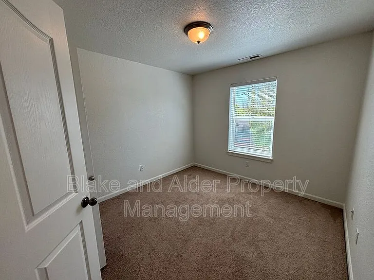 345 Norway St NE — Photo 31