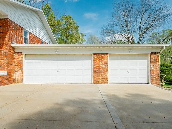 3rd image of 1850 Forest Acres Dr