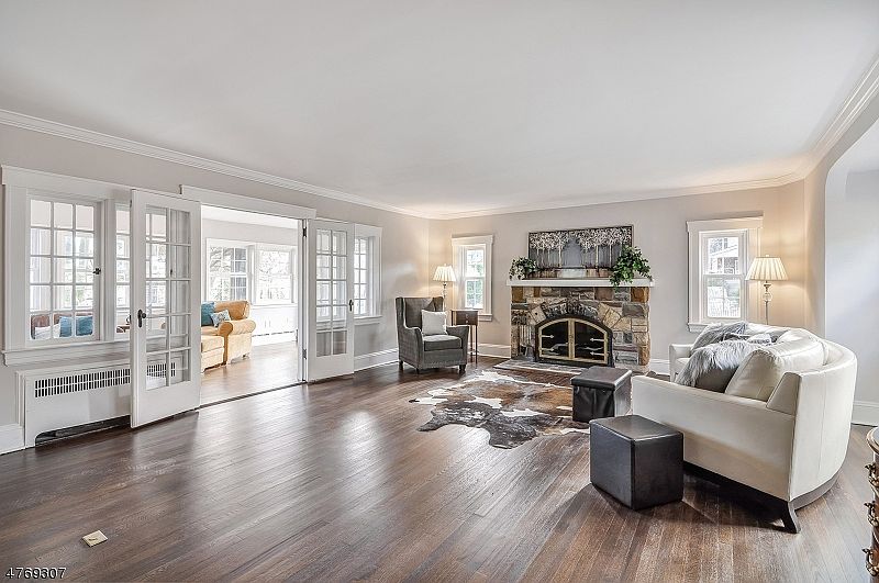 2nd image of 12 Gilbert Pl
