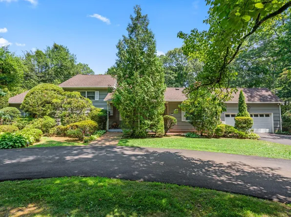 6 Craig Drive, South Huntington, NY 11746