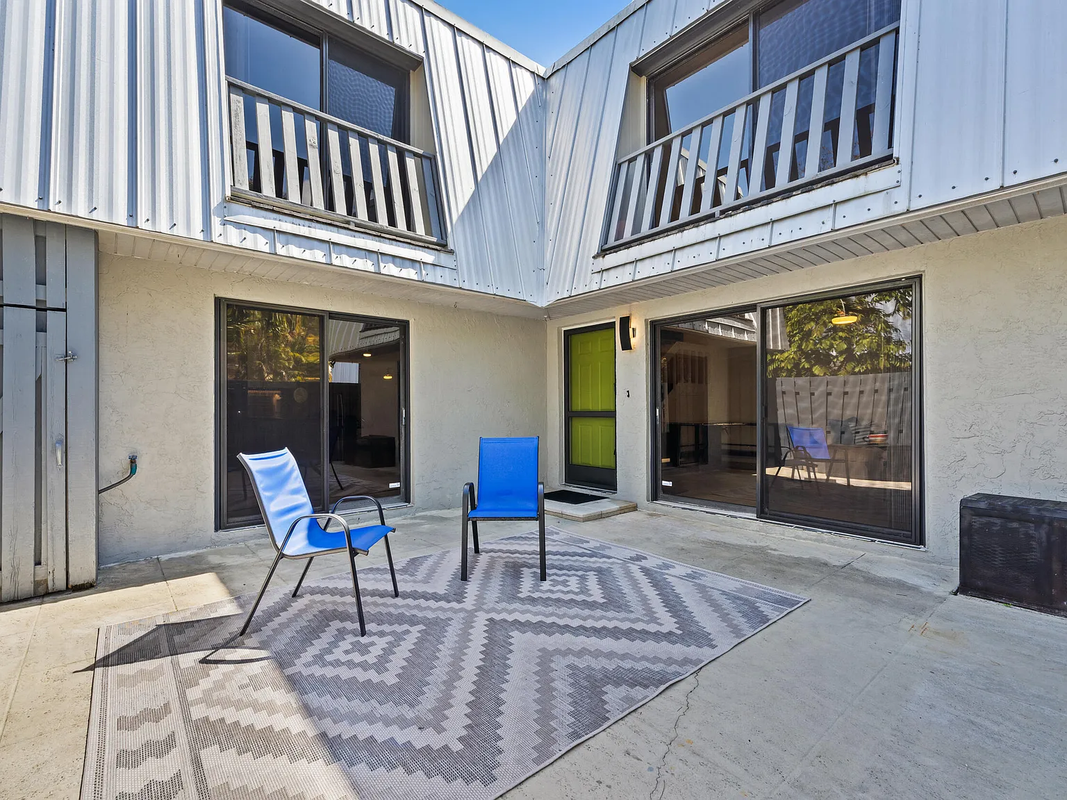 2 bed, 2.5 bath, 1400 sqft, $2,100 — Photo 2