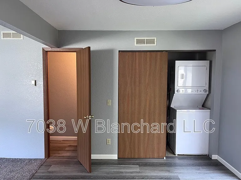 815 Whitney St — Photo 7