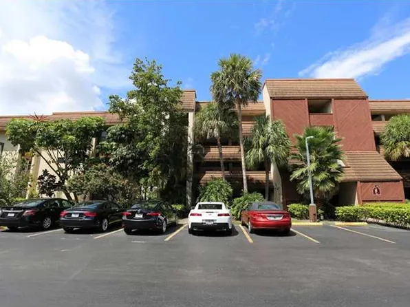 511 Ives Dairy Rd #2016, Miami, FL 33179