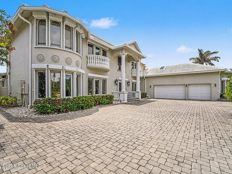 120 Lansing Island Dr — Photo 2