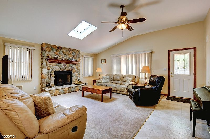 2nd image of 125 Gibson Blvd