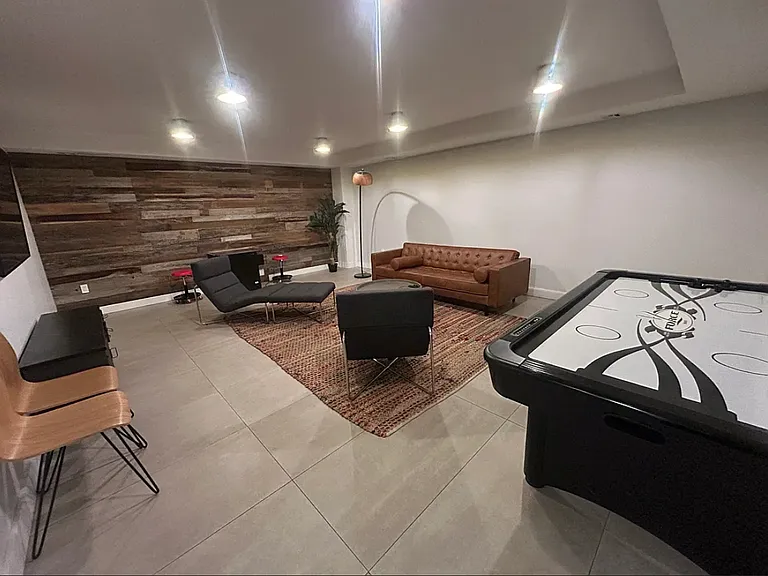 520 Parkside Ave #3B — Photo 7