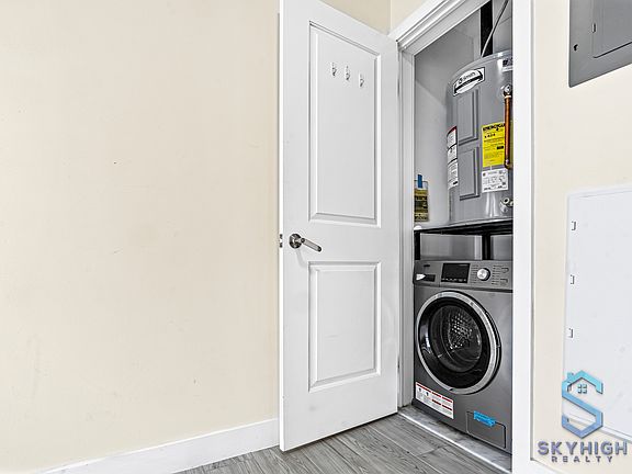 3rd image of 1079 Lafayette Ave #302