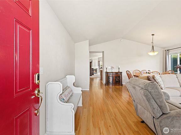 4th image of 4708 215th Street E