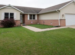 817 Meadowgate Dr, Waterford, WI 53185