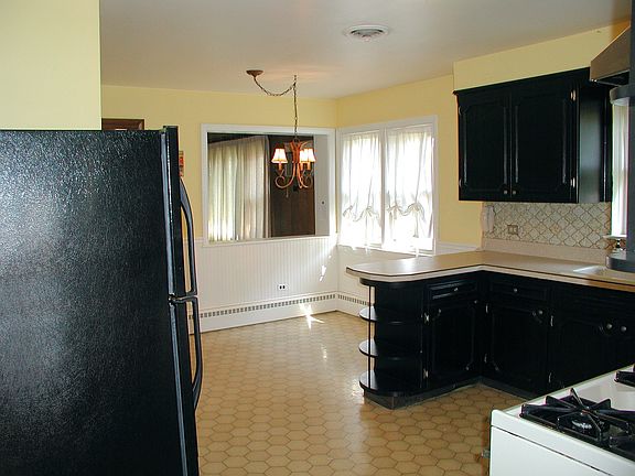 5th image of 2723 N 73rd Ct