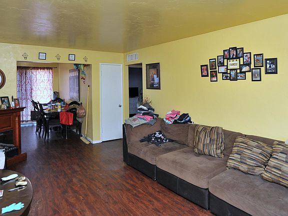 4th image of 226 E Palmdale St